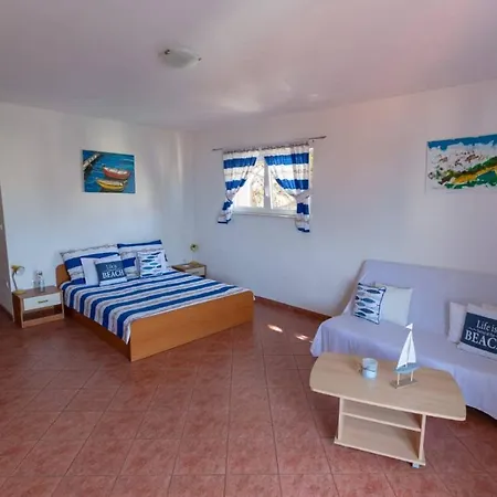 Elena Apartmán *
