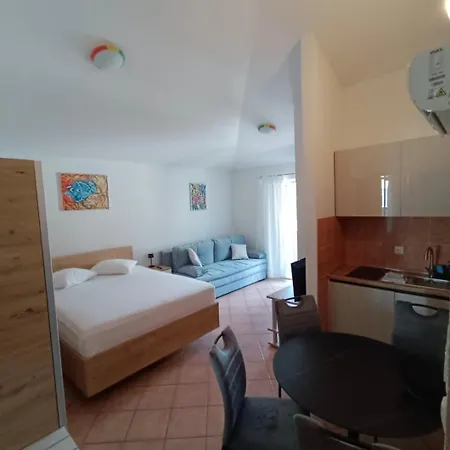 Elena Apartmán